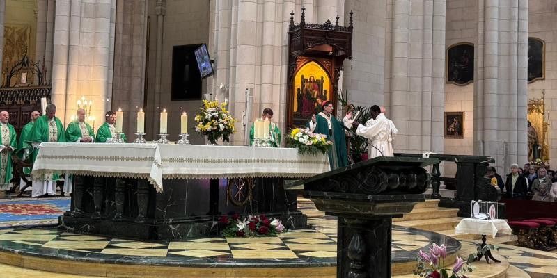 La Iglesia de Madrid celebra la IX Jornada Mundial de los Pobres con una misa jubilar en la Almudena