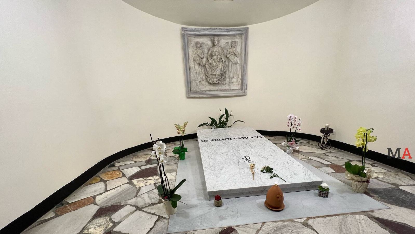 Ya se puede visitar la tumba de Benedicto XVI