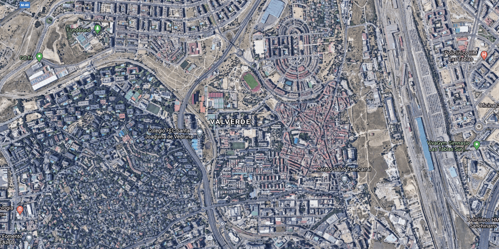 Un joven herido grave y otro leve tras salirse de la vía su coche en Fuencarral y arrancar una farola